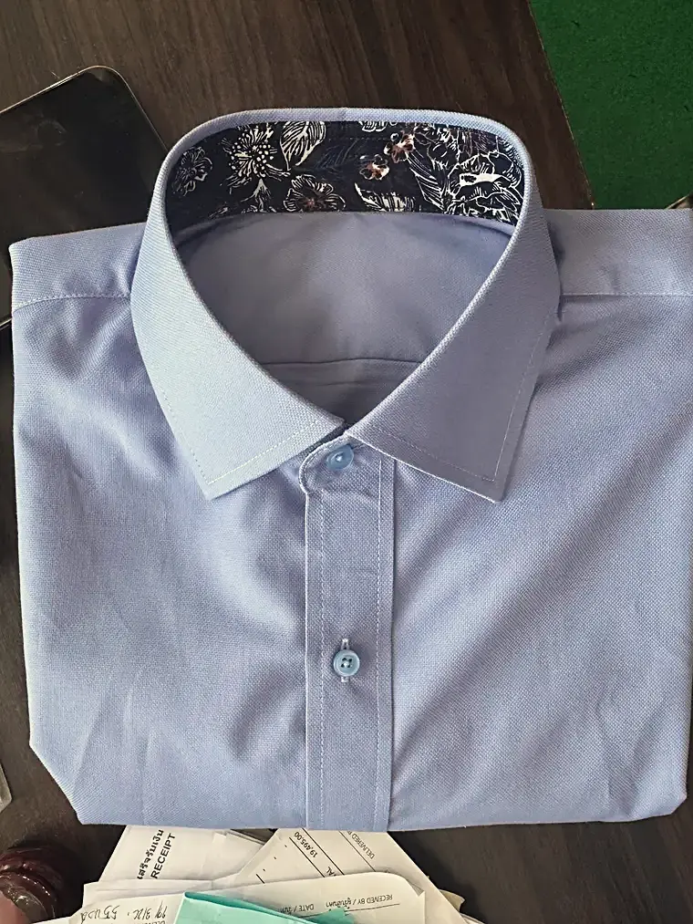 Made-to-measure blue dress shirt